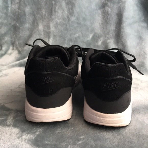 Women’s Nike Air Max - Picture 3 of 7